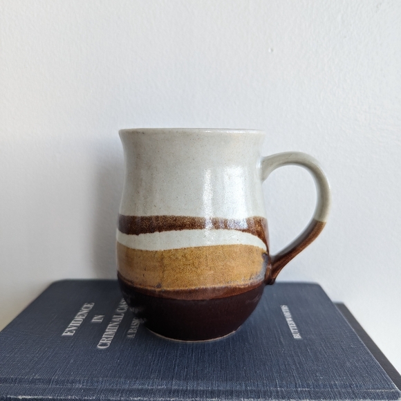 Vintage cream and brown waves Stoneware mug - Picture 1 of 12